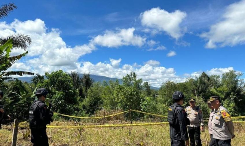 Gegana Brimobda Polda Bengkulu Ledakkan Benda Diduga Mortir