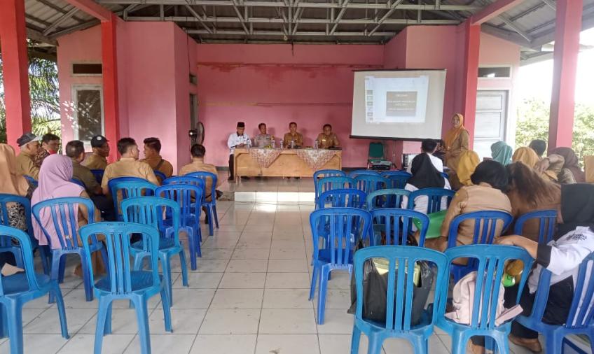 Dukung Penanggulangan Stunting, Bhabinkamtibmas Polsek Batik Nau Hadiri Kegiatan Penyuluhan 