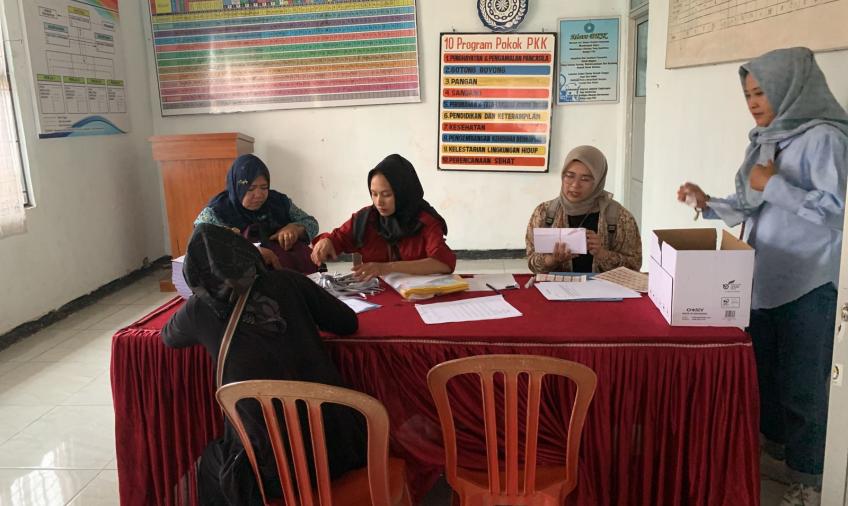 Polsek Padang Ulak Tanding Monitoring dan Melakukan Pengamanan Pendistribusian ATK Pilkades 