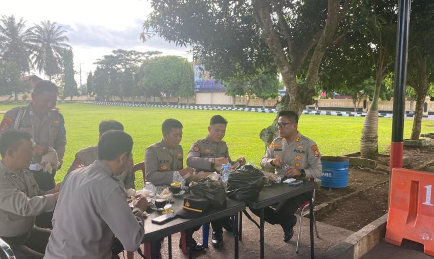 Jaga Kekompakan Dan Kebersamaan, Kapolres Bengkulu Selatan AKBP Florentus Situngkir Ajak Penjagaan Sarapan Bersama