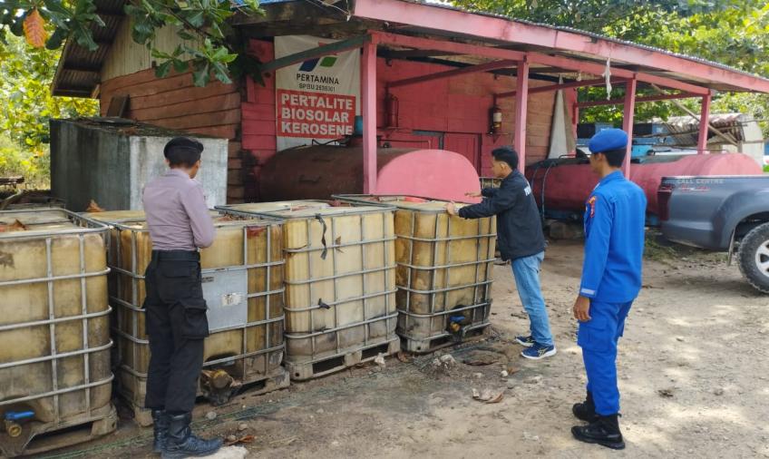 Polsek Enggano Lakukan Monitoring BBM di SPBU Kompak, Pastikan Pendistribusian Berlangsung Lancar 