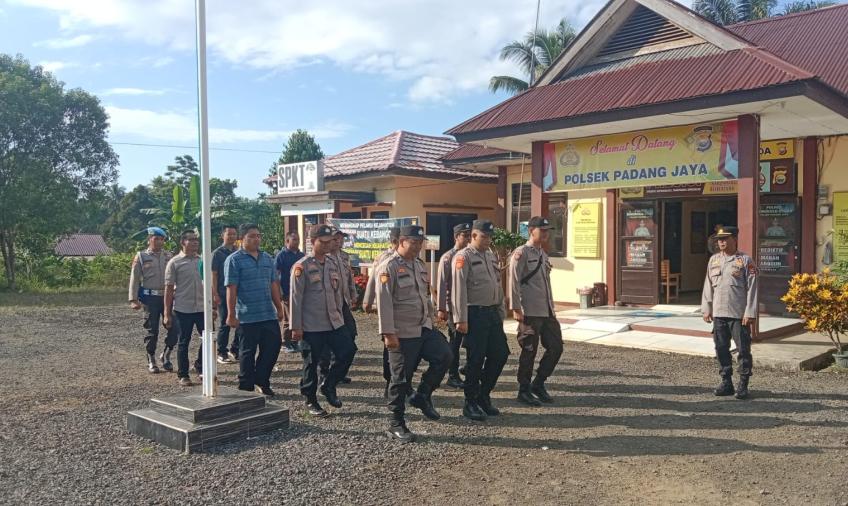Personel Polsek Padang Jaya Latihan Perdaspol, Tingkatkan Disiplin dan Kemampuan
