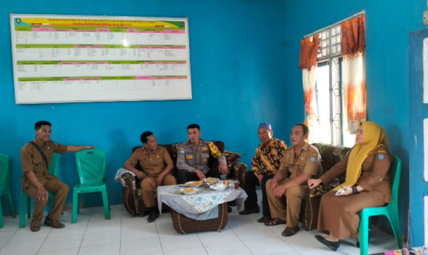 Pastikan Berjalan Dengan Lancar, Bhabikamtibmas Hadiri Acara Seleksi Perangkat Desa