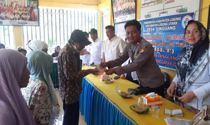 Kapolsek Lebong Utara Hadiri Pembagian BLT DD di Desa Lebong Tambang