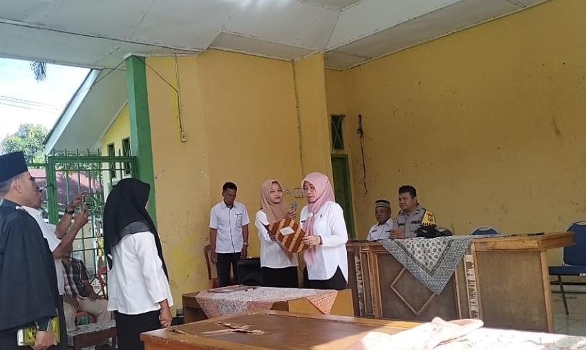  Pelantikan PAW Anggota BPD Desa Tanjung Karet, Dihadiri Bhabinkamtibmas Polsek Air Besi 