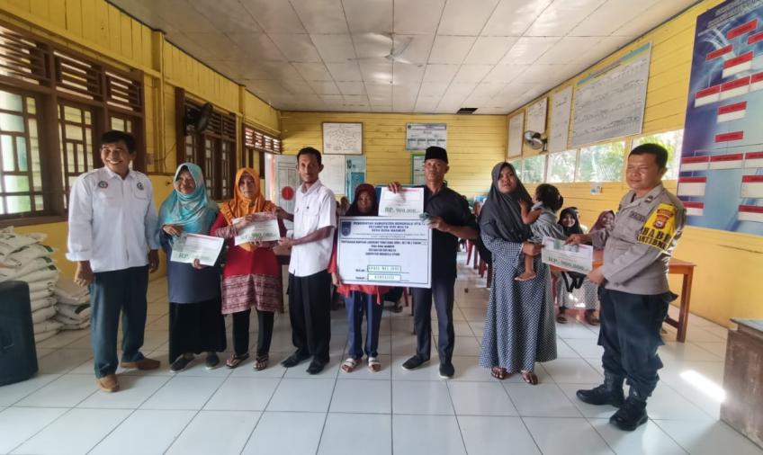 Diawasi Polisi, Warga Suka Makmur Terima BLT Triwulan Kedua