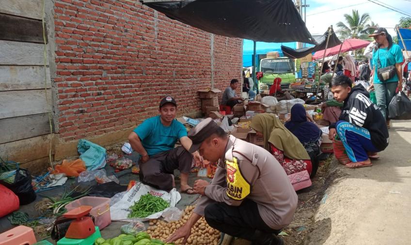 Bhabinkamtibmas Polsek Giri Mulya Lakukan Sambang Pasar di Desa Rena Jaya