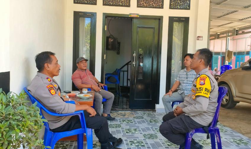 Kapolsek Lais Sambangi Kepala Desa, Pererat Tali Silaturahmi