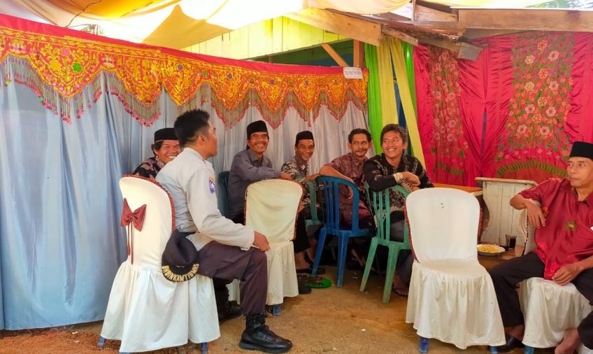Mampir di Acara Pernikahan Warga, Pak Babin Sampaikan Pesan Kamtibmas