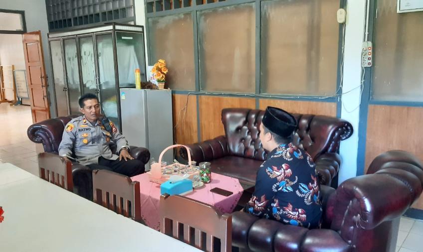 Pastikan Program Ketahanan Pangan Berjalan, Kapolsek Padang Jaya Sambangi Pak Camat