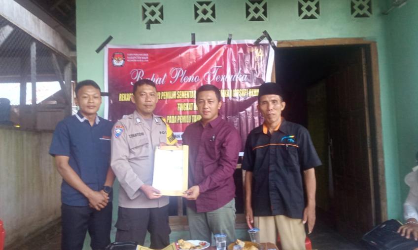 Bhabinkamtibmas Polsek Kaur Selatan Hadiri Rapat Pleno Terbuka Rekapitulasi DPSHP