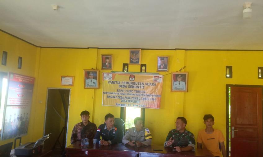 Bhabinkamtibmas Polsek Kaur Selatan Hadiri Rapat Pleno Terbuka Rekapitulasi DPSHP di Desa Sekunyit