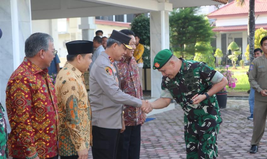 Kapolda Bengkulu Bersama Forkopimda Sambut Kedatangan Danrem 041/Gamas yang Baru