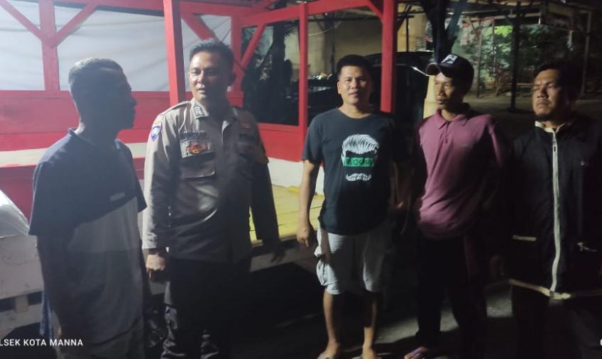 Patroli Polsek Kota Manna Cek Piket Ronda Desa Batu Kuning Pasar Manna