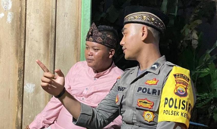 Polisi RW Sambangi Warga di Desa Bukit Makmur