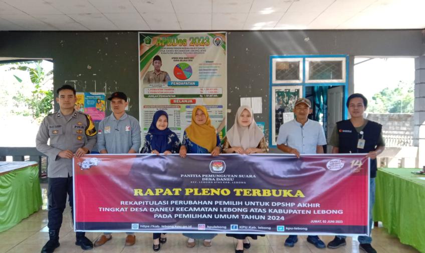 Dukung Suksesnya Tahapan Pemilu 2024, Bhabinkamtibmas Polsek Lebong Atas Hadiri Rapat Pleno Terbuka DPSHP