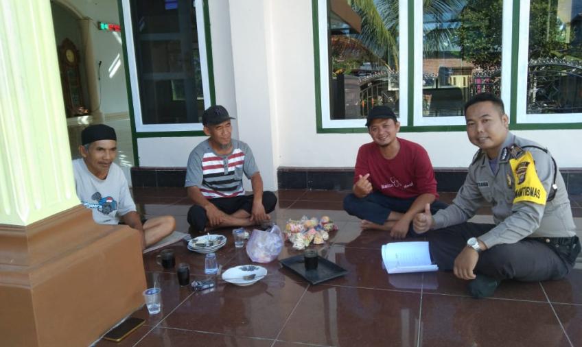 Bhabinkamtibmas Polsek Lebong Tengah Sambang Warga di Desa Suka Bumi