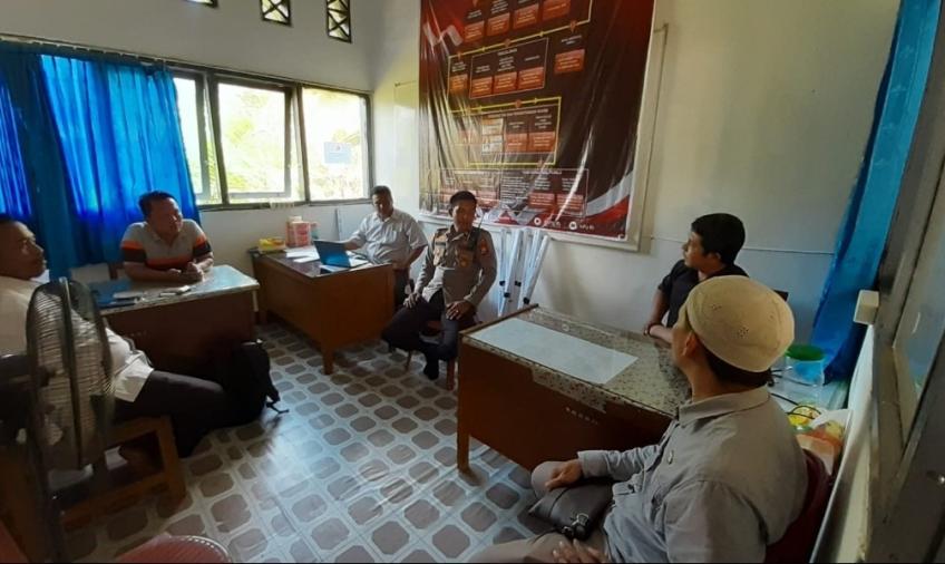Sambangi PPK, Kapolsek Ingatkan Jangan Ada Data Pemilih yang Bermasalah