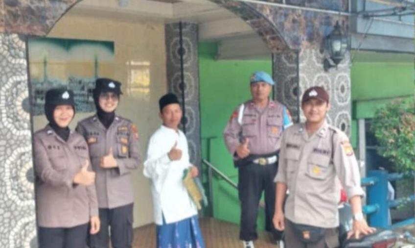 Program Jumat Religi, Personel Jajaran Polresta Bengkulu Rutin Amankan Ibadah Sholat Jumat
