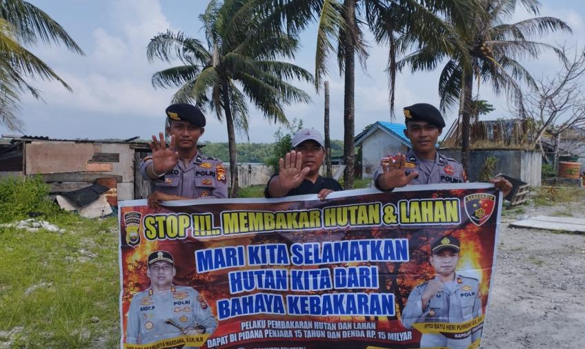 Personel Polsek Enggano Sosialisasi Karhutla kepada Masyarakat