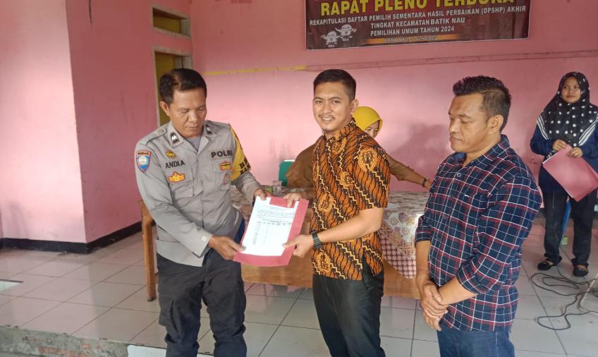 Kanit Intel Polsek Batiknau Hadiri Pleno Terbuka Rekapitulasi DPSHP