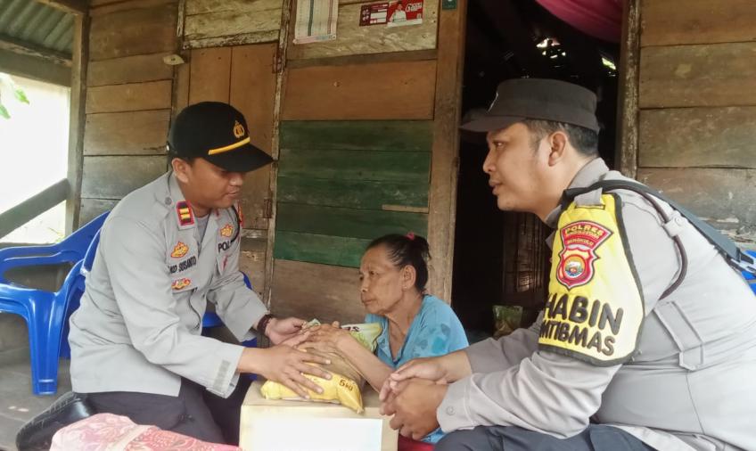 Sambut Hari Bhayangkara, Polsek Air Besi Bantu Masyarakat Kurang Mampu