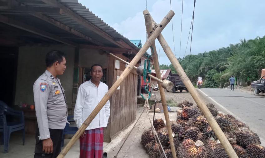 Ciptakan Sitkamtibmas yang Kondusif Bhabinkamtibmas Turun Kemasyarakat