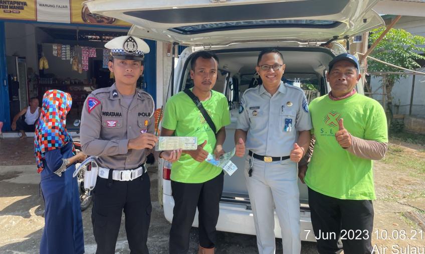 Polres Bengkulu Selatan Bersama Jasa Raharja Melakukan Pelayanan Samsat Keliling di Kecamatan Kedurang 