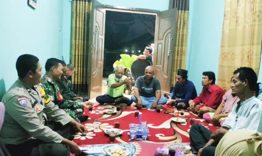 Sinergi Bersama Lurah dan Babinsa, Bhabinkamtibmas Gelar Mediasi Permasalahan Warga