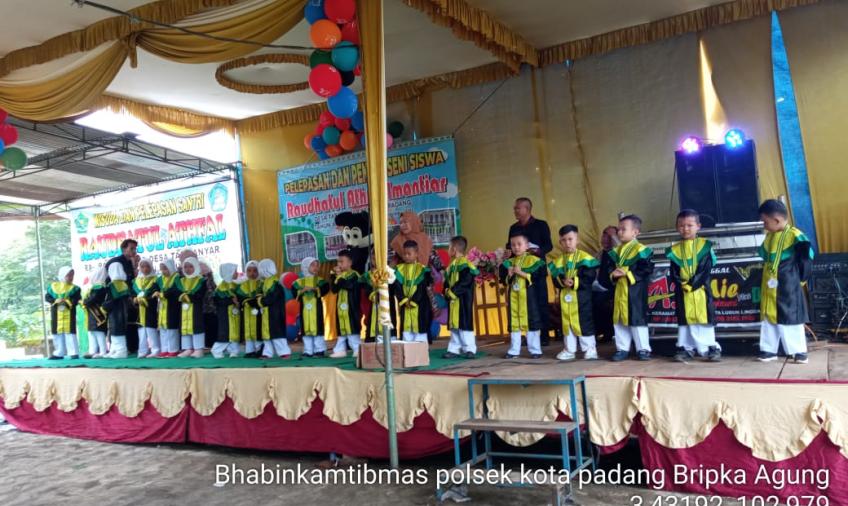Sinergi, Bhabinkamtibmas Bersama Babinsa dan Pemerintah Desa Hadiri Pelepasan Siswa PAUD Imantiar