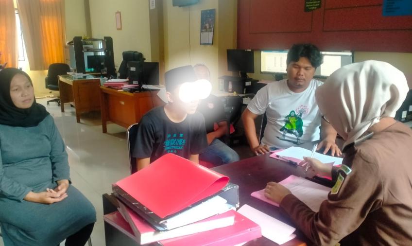 Terlibat Pencurian HP, Warga Desa Ketaping Diserahkan ke Kejaksaan BS