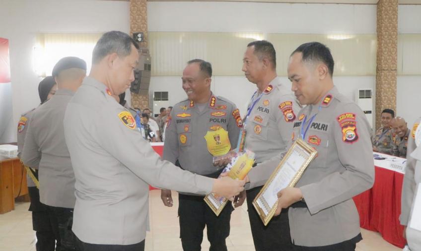 Berhasil Tekan Pelanggaran Anggota, Polres BS Terima Penghargaan Kapolda Bengkulu