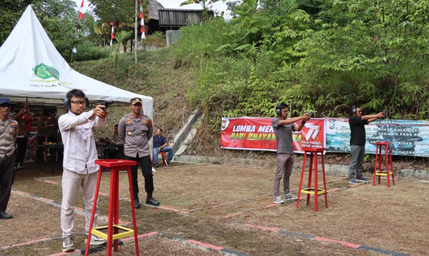 Sambut HUT Bhayangkara, Polres Lebong Lomba Menembak bersama Wartawan