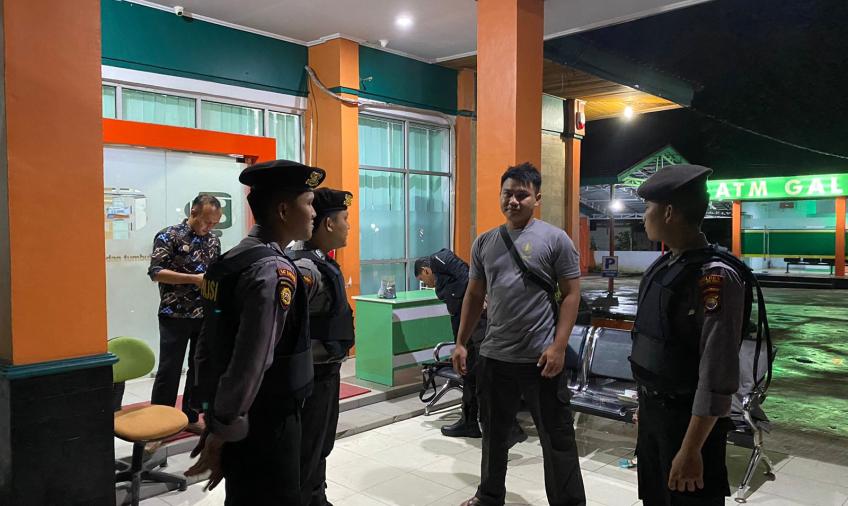 Patroli Malam Hari Personel Polres Bengkulu Utara, Sambangi Bank BPD Guna Cegah Kriminalitas
