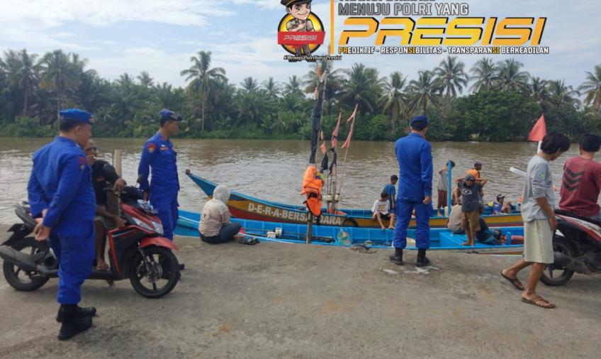 Sambang Masyarakat, Satpolairud Polres Bengkulu Selatan Imbau masyarakat Perairan dan Pengunjung Pantai Pasar Bawah