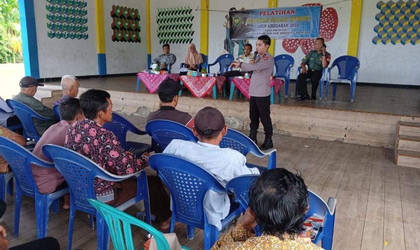 Kapolsek Kedurang Sampaikan Materi Penyuluhan  Hukum Didesa Air Sulau Kecamatan Kedurang