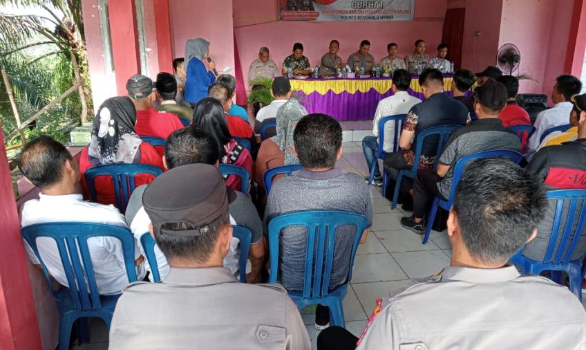 Jumat Curhat Bersama Kapolres Warga Kecamatan Batiknau Sampaikan Keluhannya
