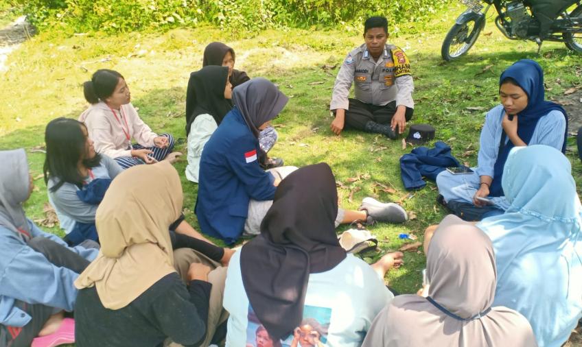 Polsek Enggano Gelar Jumat Curhat: Mahasiswi Keluhkan Soal Perusakan Terumbu Karang dan Racun Ikan