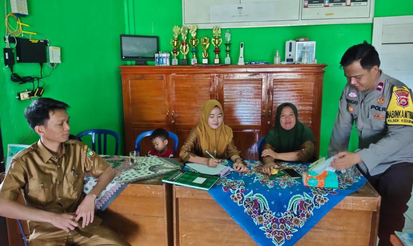 Selalu Aktif Jaga Silaturahmi, Bhabinkamtibmas Desa Muara Tiga Ilir Sambangi Warga Binaan 