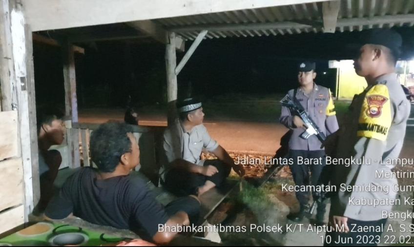 Tingkatkan Keamanan, Polsek Kaur Tengah Gelar Patroli Sambang