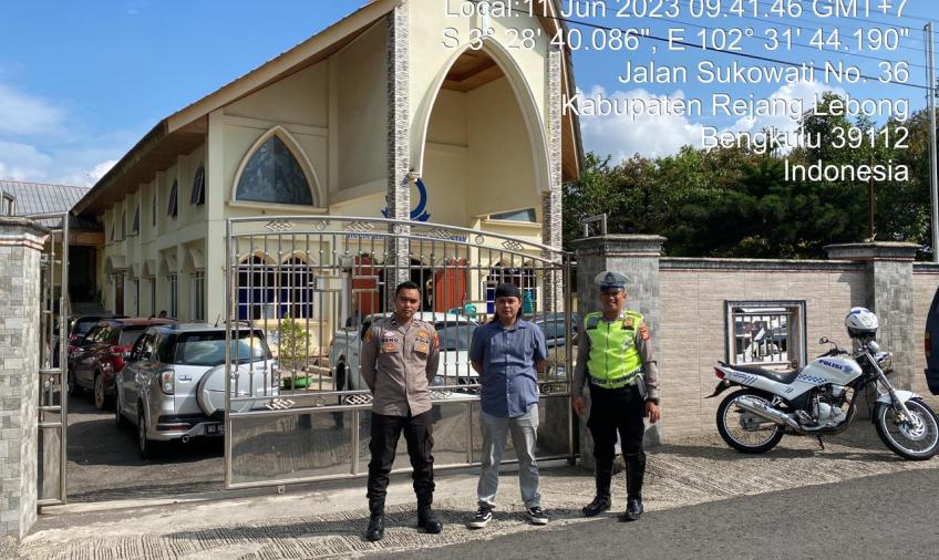 Personel Polres Rejang Lebong Laksanakan Pengamanan Ibadah di Gereja HKBP