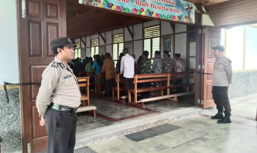 Berikan Rasa Aman, Personel Polres Rejang Lebong Lakukan Pengamanan di Gereja Fransiskus Asisi