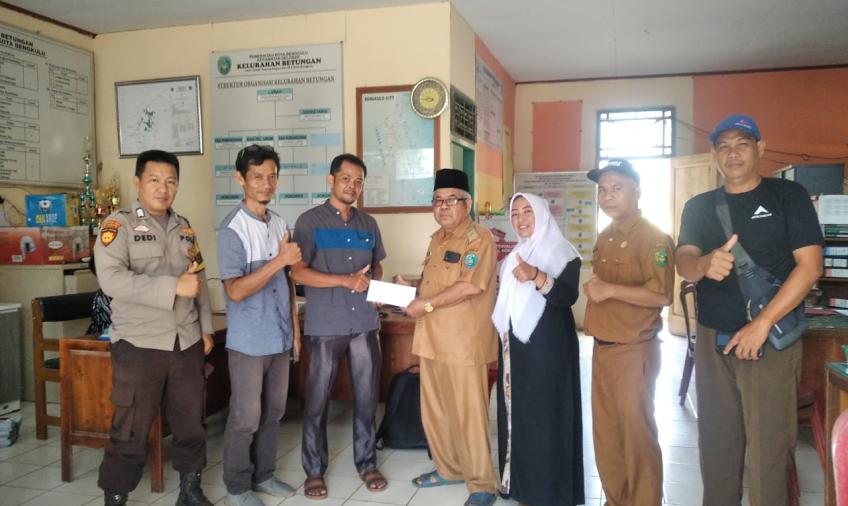 Bhabinkamtibmas Polsek Selebar, Dampingi Penyerahan Bantuan Pengobatan Kepada Warga yang Dirujuk ke RSCM 
