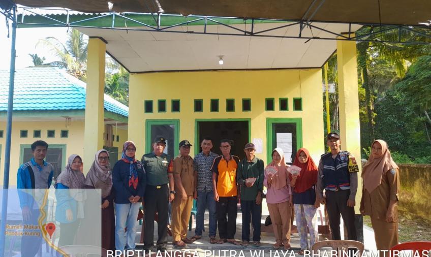 Bhabinkamtibmas Polsek Maje Hadiri Kegiatan Pembagian BLT DD Tahun 2023 di Desa Sumber Harapan