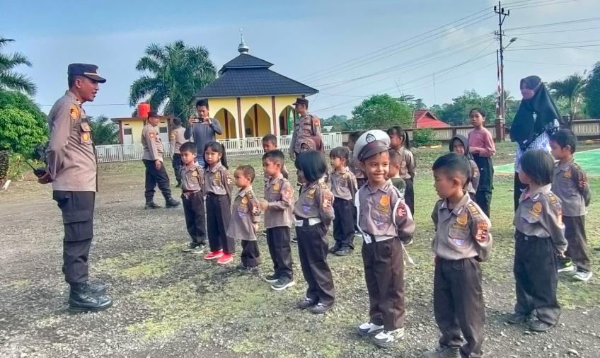 Polisi Sahabat Anak, Polsek Padang Jaya Terima Kunjungan dan Ucapan Hari Bhayangkara ke 77 Dari Paud Korwil IV