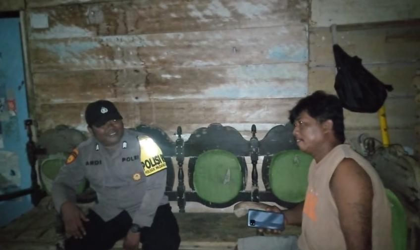 Sambangi Warga, Polisi RW : Ada Gangguan Lingkungan Bisa Hubungi Nomor Bantuan Polisi