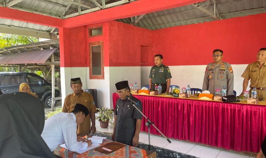 Kapolsek Ketahun Hadiri Pelantikan Anggota BPD
