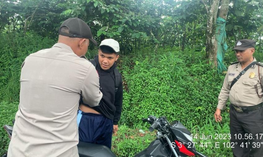 Jaga Kondusifitas, Polsek Sindang Kelingi Imbau Warga Tak Bawa Sajam dan Senpi