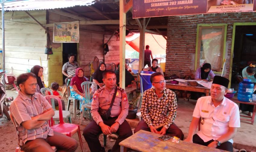 Bersinergi Camat dan Babinsa Serta Kanit Binmas   Sambangi Para Calon Kades Nanjungan, Sampaikan Imbauan Kamtibmas