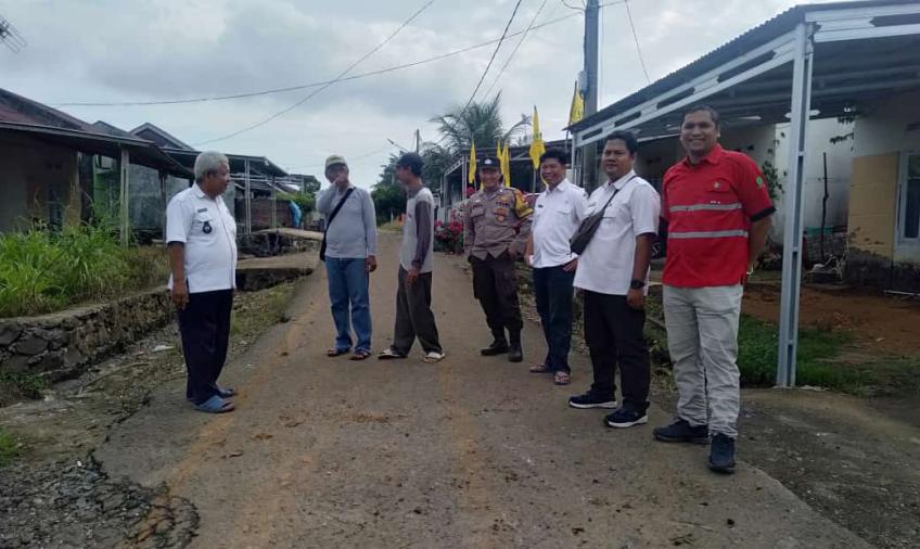 Bhabinkamtibmas Betungan Dampingi Dinas PUPR dan Kelurahan Tinjau Lokasi Banjir 
